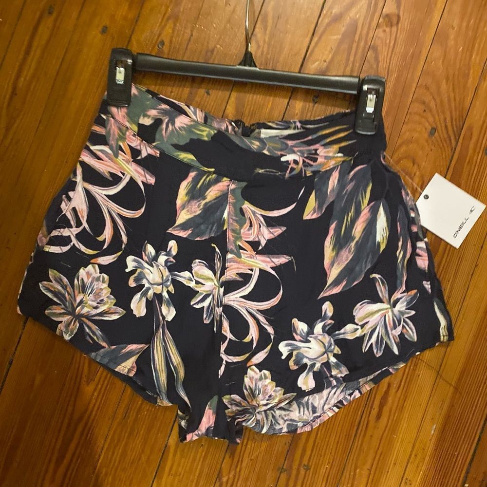 NWT O’Neill Tropical Floral Shorts Sz 26/small